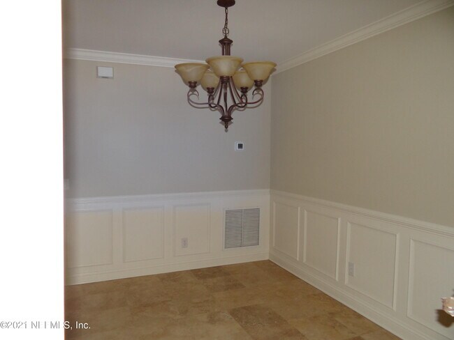 Building Photo - 120 Bay St