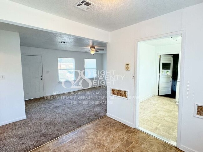 Building Photo - Cute 2 Bed/1 Bath Single Family Home in De...