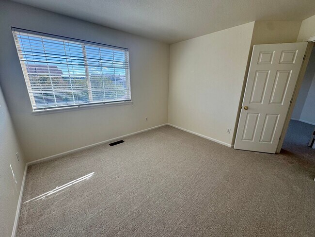 Building Photo - 4 Bed / 4 Bath Dream Home in the Hills at ...