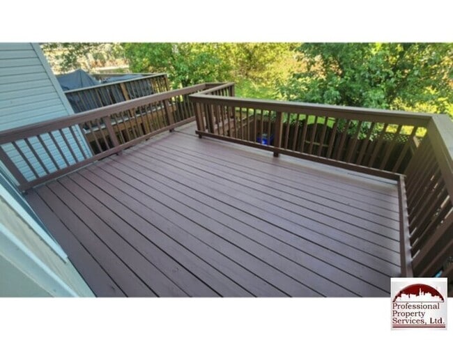 Building Photo - Spacious 3 Level Townhome In Wellington Tr...