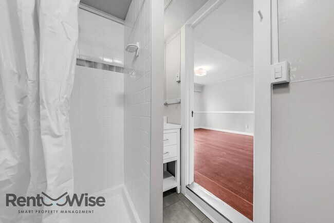 Building Photo - 824 Garfield St