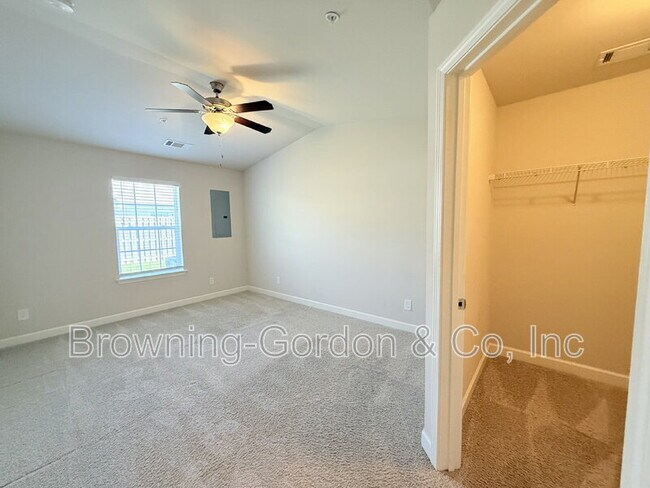 Building Photo - 1040 Charlie Daniels Pkwy