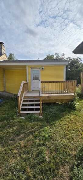 Building Photo - 5000 Ridge Rd