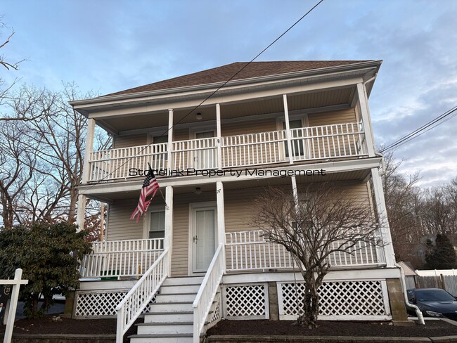 Building Photo - 27 Ferncliff Ave