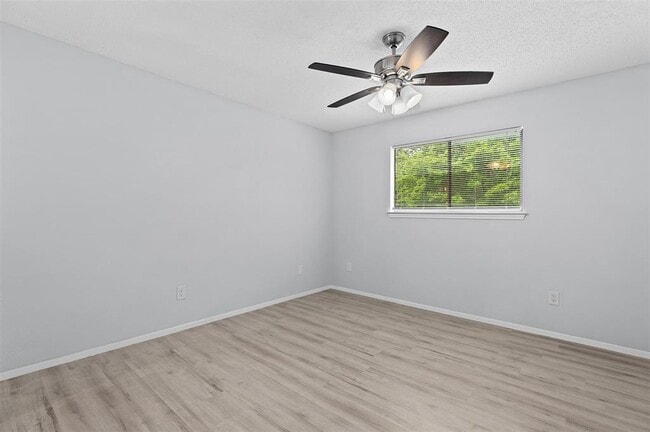 Building Photo - 618 Rollingway Dr