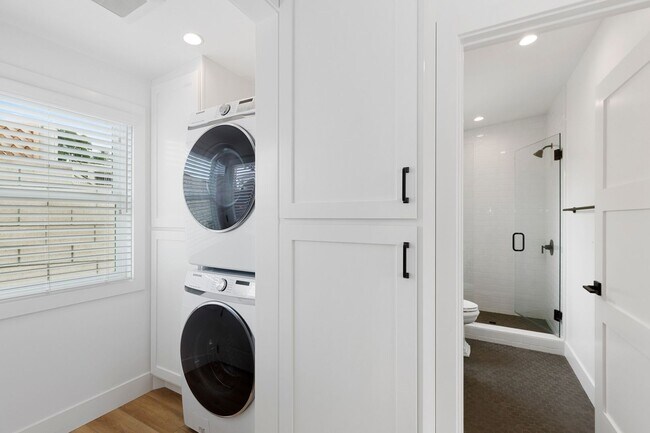 Building Photo - Carr- 1636-1638 Santa Ana