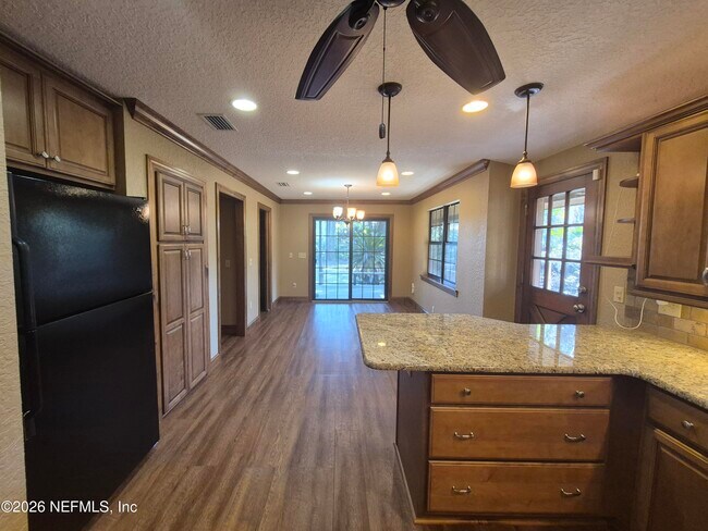 Building Photo - 1729 Coulee Ave