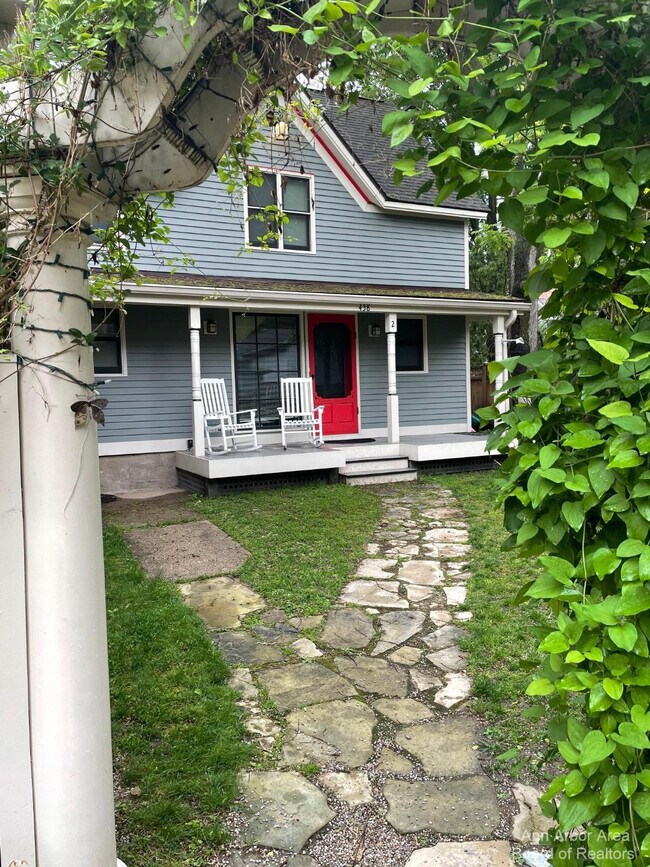 Building Photo - 438 3rd St