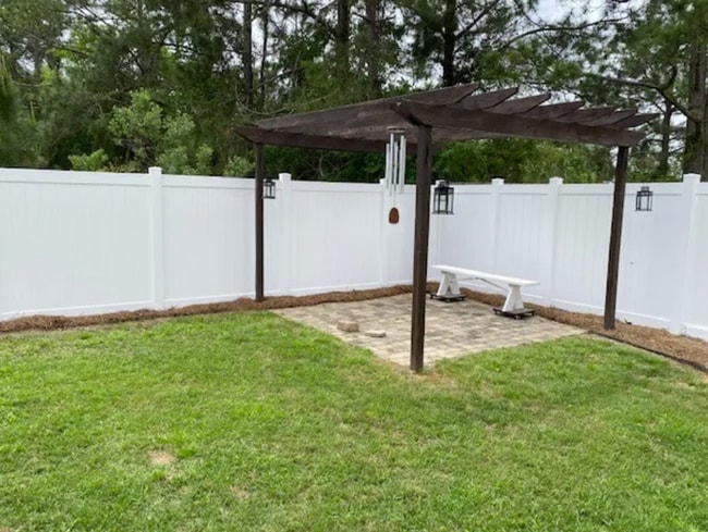 Building Photo - Stylish 3BR Home with Open Layout, Screened Porch & Fenced Yard