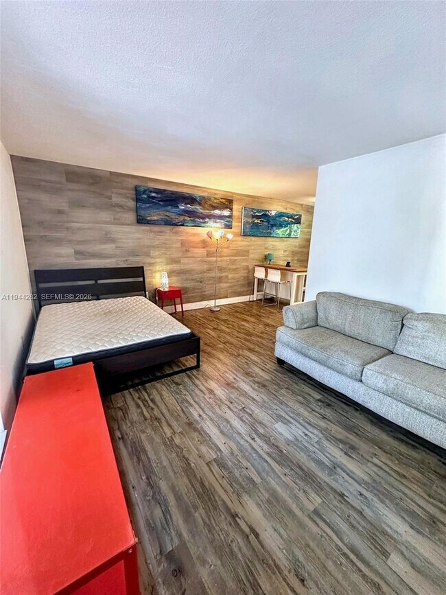 Building Photo - 3071 SW 27th Ave