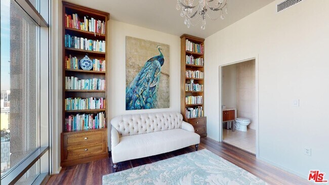 Building Photo - 1100 S Hope St