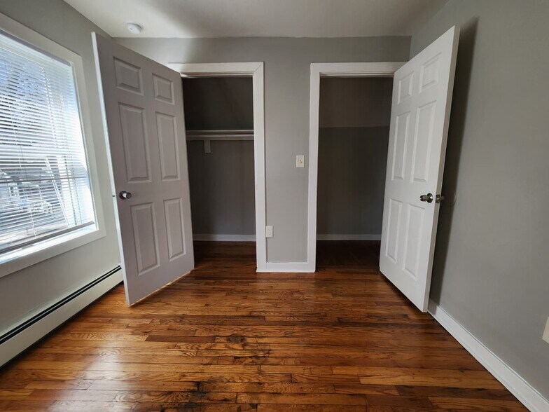 Building Photo - 425 Huntington St