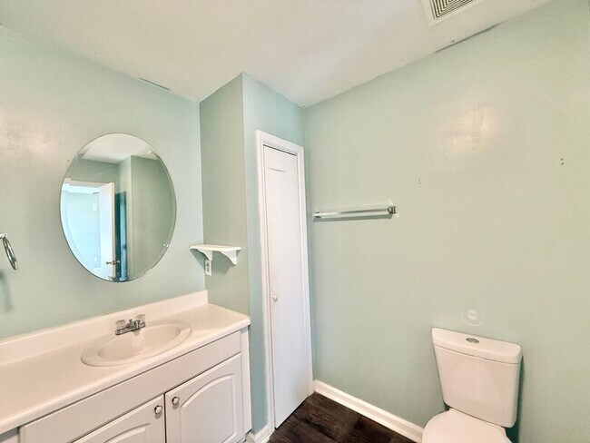 Building Photo - 542 Loop Rd