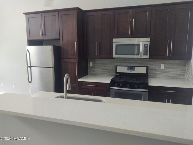 Building Photo - 206 Highland Oaks Ln