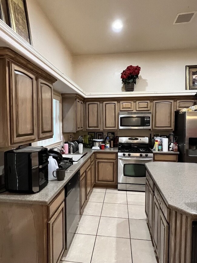 Building Photo - 1031 Los Moros Dr