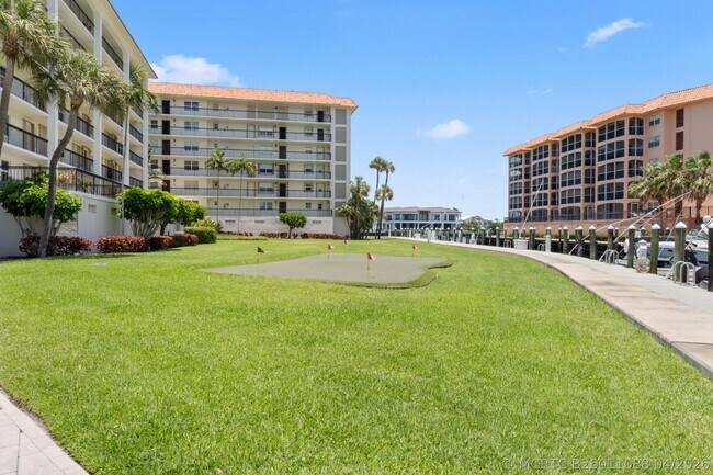 Building Photo - 2871 N Ocean Blvd