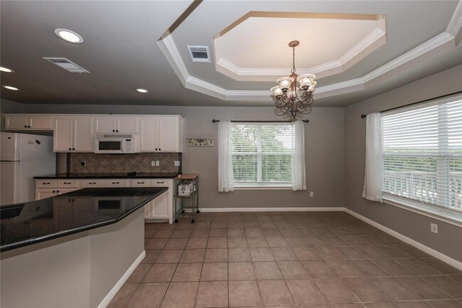 Building Photo - 8 Rosewood Cir