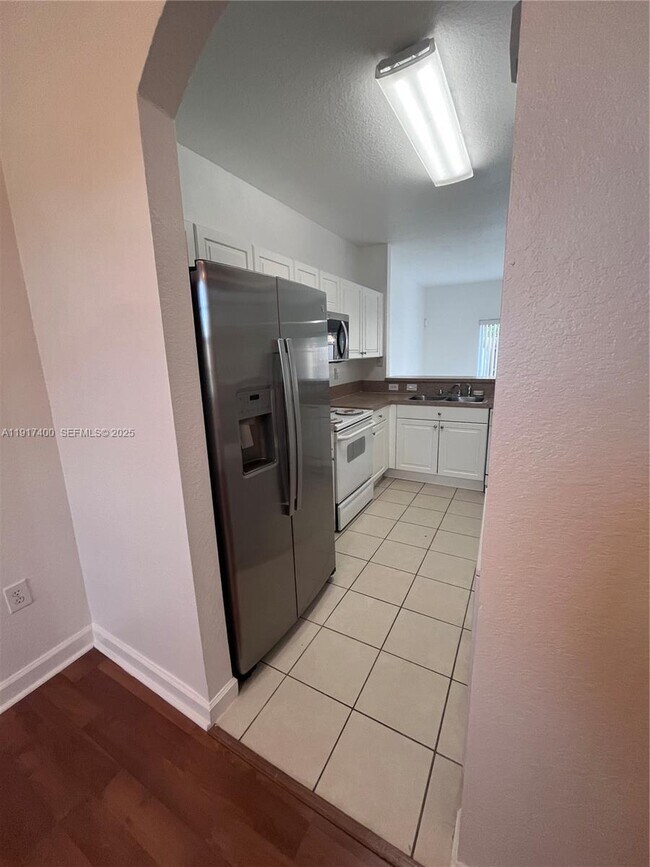 Building Photo - 3355 NE 13th Cir Dr