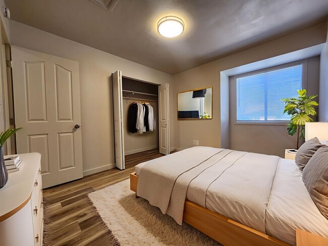 Building Photo - 1415 Anita St