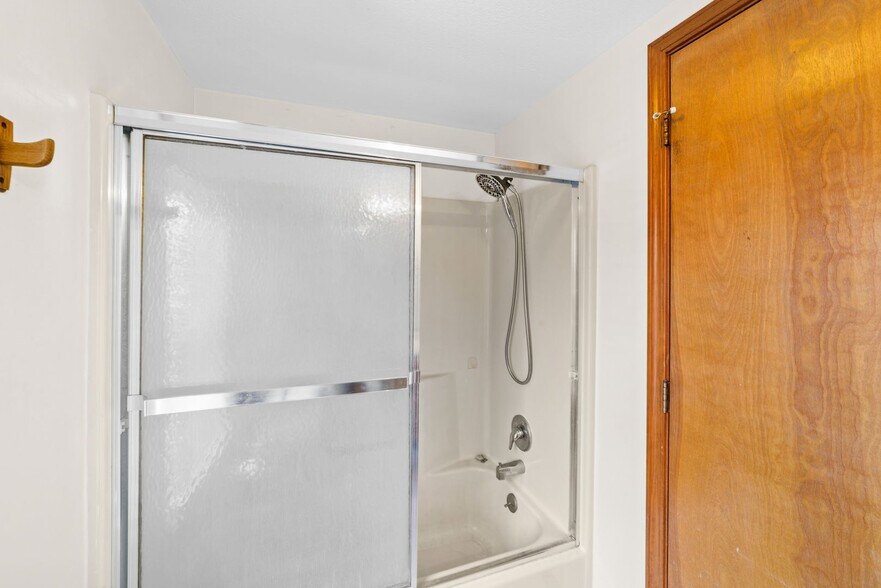 Building Photo - 6256 Wayland Rd