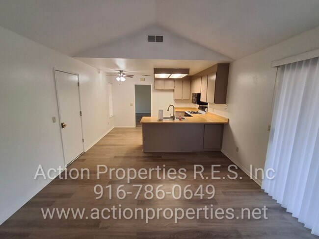 Building Photo - Antelope R.V. Parking, Single Story: Large Yard: RV Parking: 3 Bed, 2 Bath - Foothill Farms/Antelope