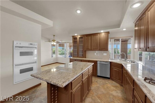 Building Photo - 1.2 Acres with Indoor & Outdoor RV Parking!!!!