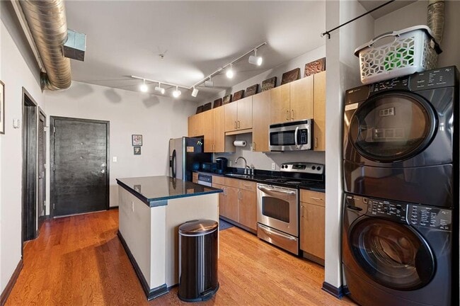 Building Photo - 5300 Peachtree Rd