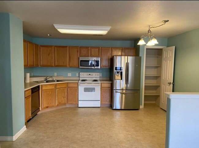 Building Photo - 3734 Ponderosa Ct
