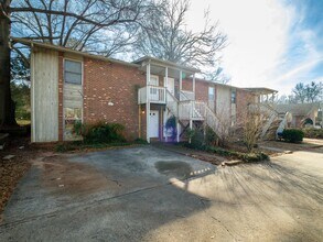 Building Photo - 2609 Eastway Dr