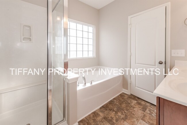 Building Photo - 8219 Romana Red Ln