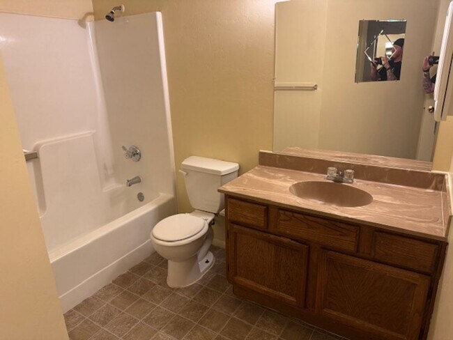 Building Photo - 4800 N Arnold Dr