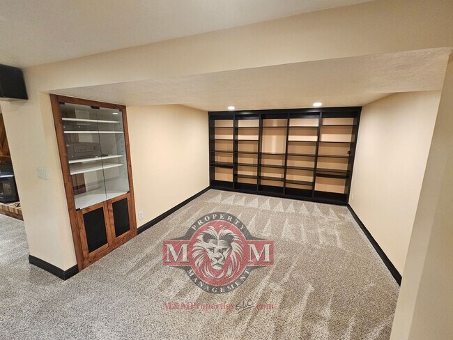 Building Photo - Spacious 5 Bd 3 Ba Home Cottonwood Heights