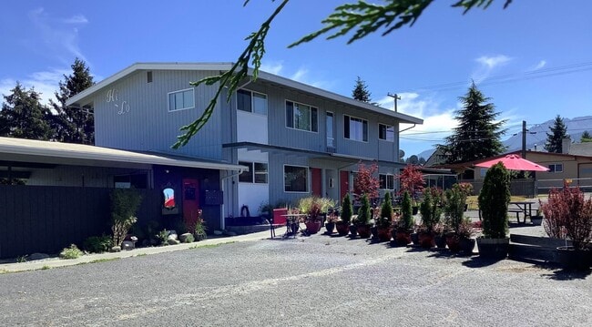 Building Photo - 236 E Lauridsen Blvd