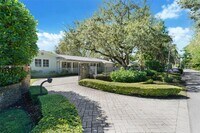 Building Photo - 4920 SW 76th St