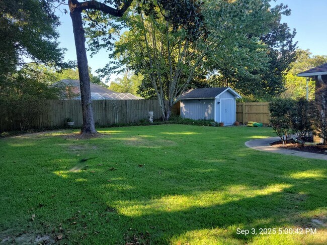 Building Photo - Luxurious Scenic Highway Home with Pool an...