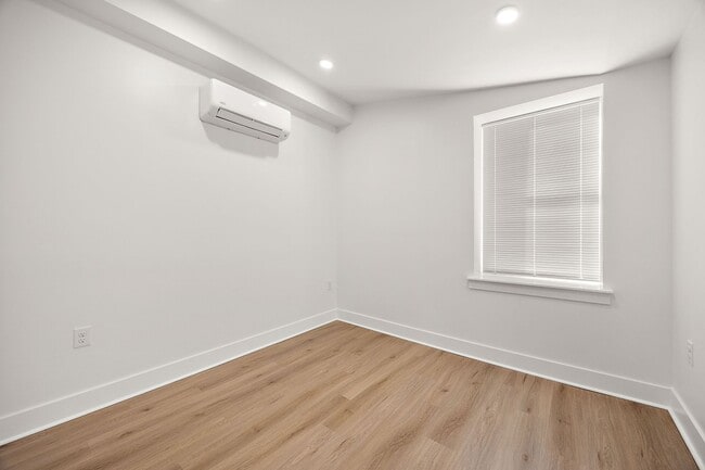 Building Photo - Tatnall West 8720 Landlord