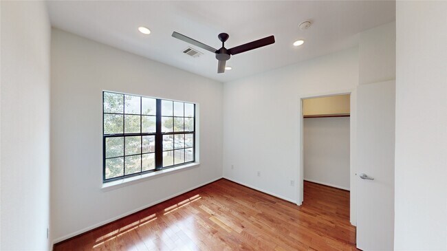 Building Photo - 310 S Jensen Dr