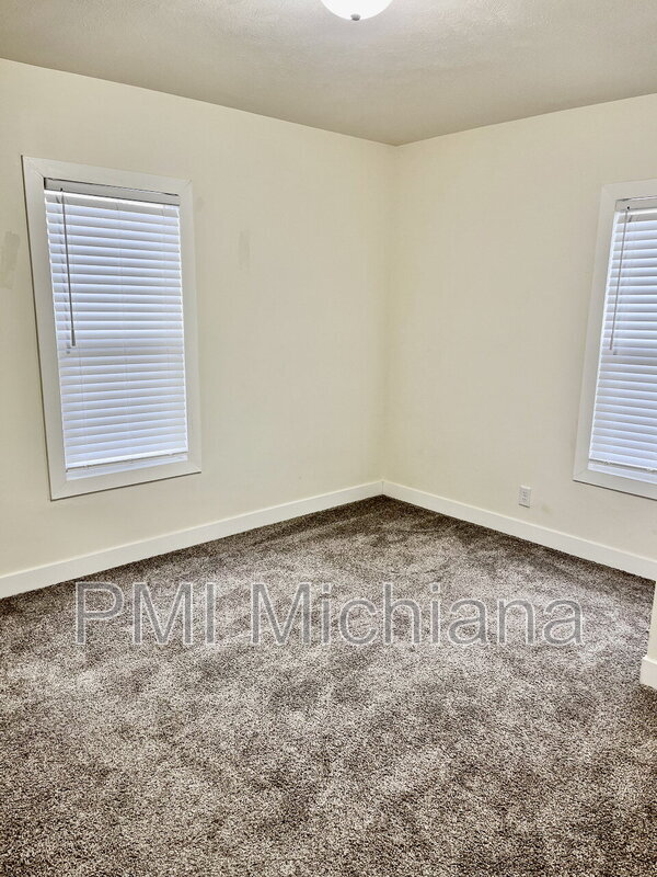 Building Photo - 924 Sherman Ave