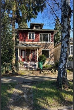 Building Photo - Gorgeous 2 bed Craftsman in Queen Anne! Open house Saturday!