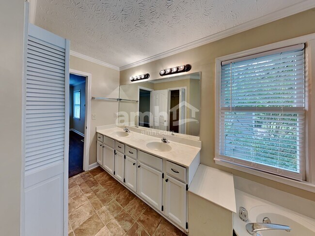Building Photo - 4854 Green Valley Ct NW