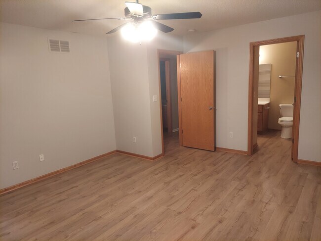 Building Photo - 5176 54th Ave NW