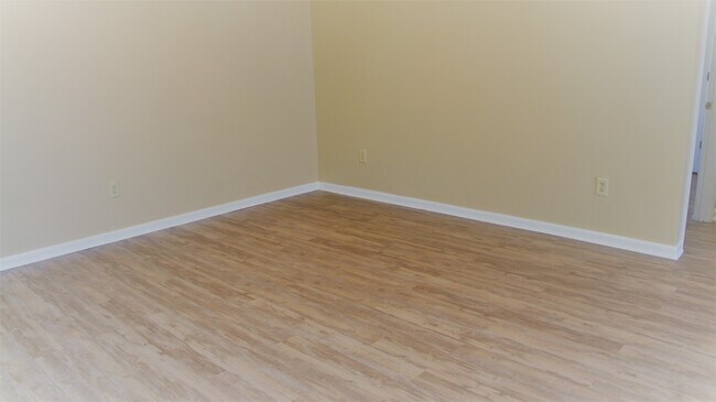 Building Photo - A Great Starter Home for rent Just For YOU!