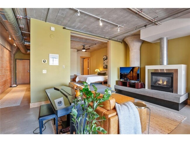 Building Photo - 525 N 3rd St