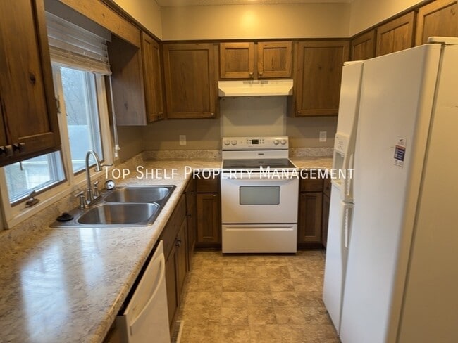 Building Photo - 302 E Park Ave