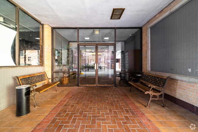 Building Photo - Plaza Towers