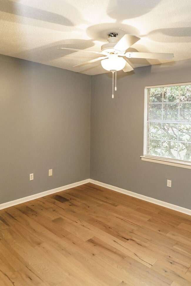 Building Photo - Beautiful 4 bedroom in the heart of Mossy Oaks!