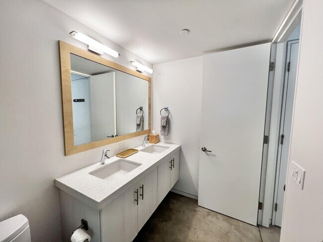 Building Photo - 73801 Shadow Mountain Dr