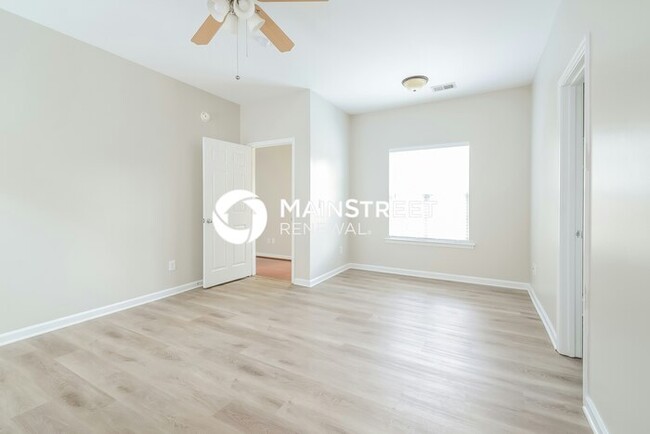 Building Photo - 1068 Fairbank Ln