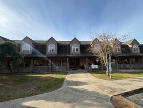 Building Photo - 11 Centre St