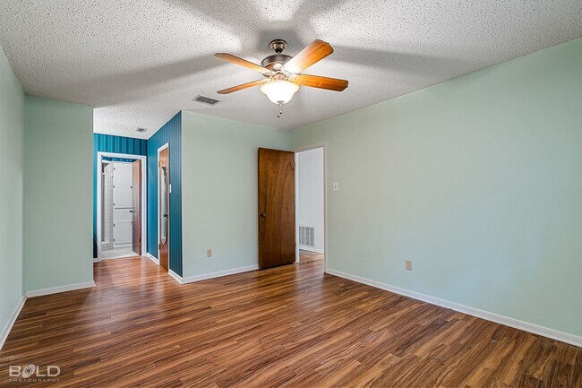 Building Photo - 3 BEDROOM AVAILABLE IN DOGWOOD!